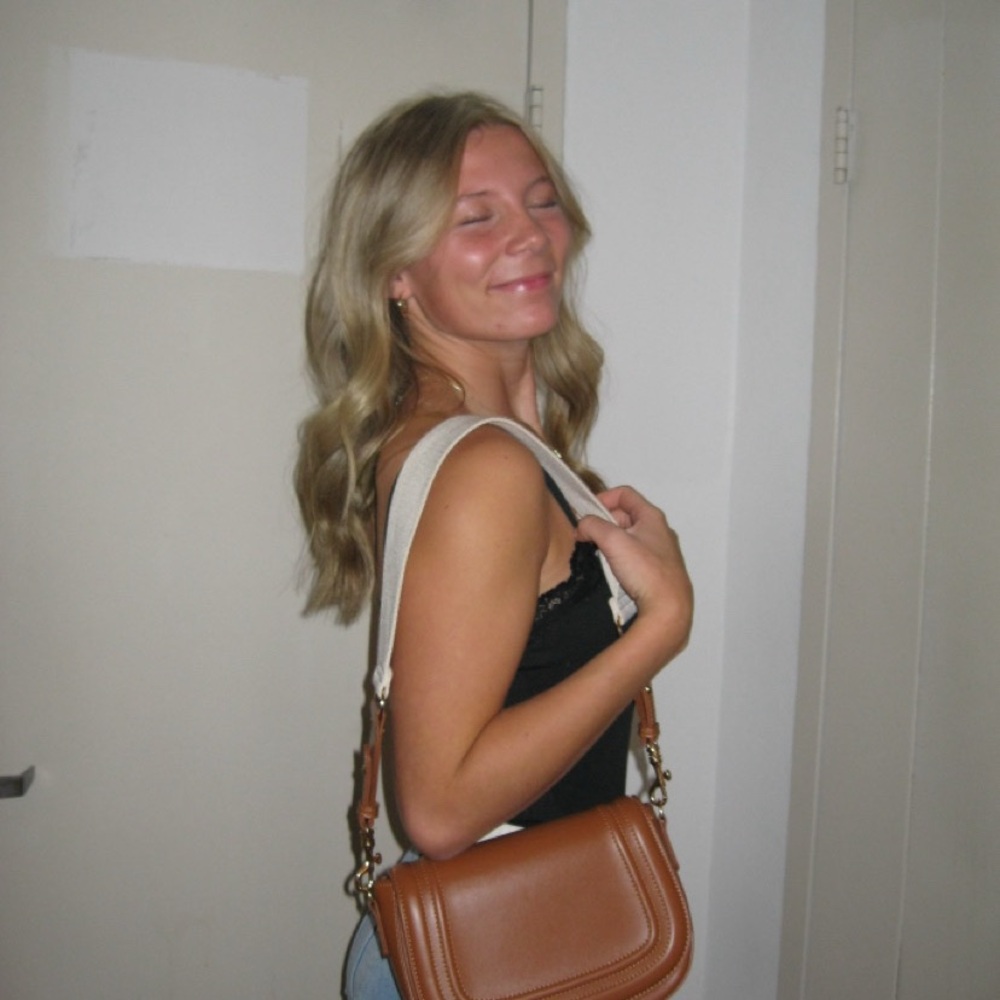 Meet your Posher, Lily